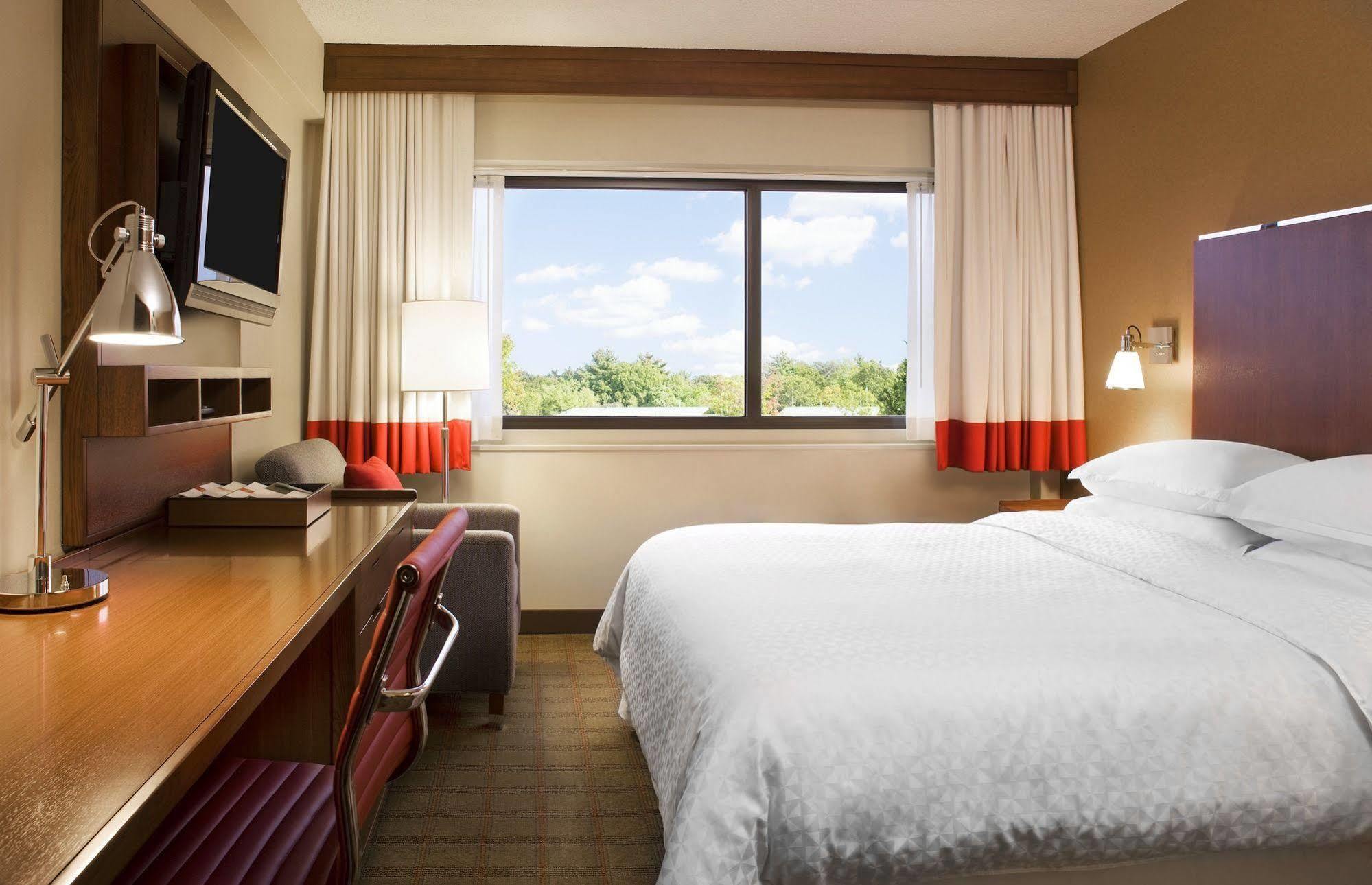Four Points By Sheraton Moncton Exteriör bild